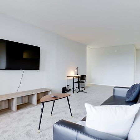 Beautiful 2 Bedroom Apt At Crystal City With Gym Arlington Eksteriør billede