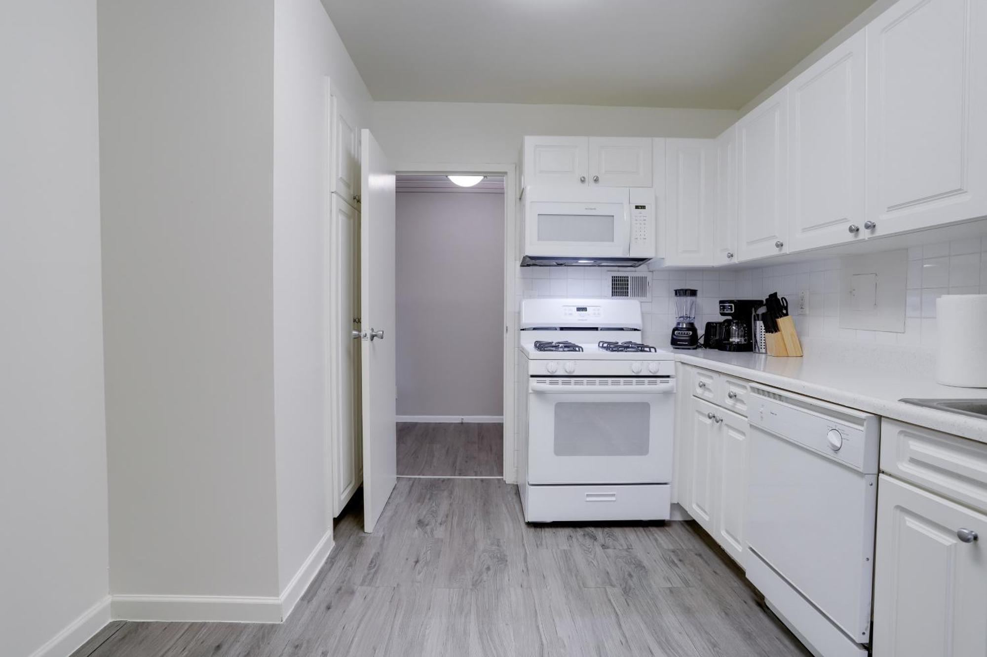 Beautiful 2 Bedroom Apt At Crystal City With Gym Arlington Eksteriør billede